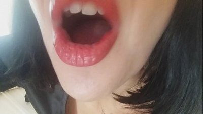 여보, 니 새엄마가 오늘 학교 안가게 해줄게... 네가 너무 필요해...