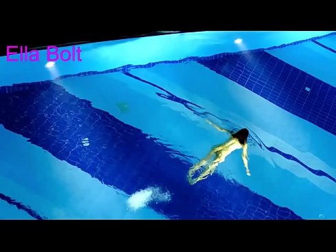 ❤️ 나는 보는 것을 멈출 수 없다, 젊은 금발이 ELLA BOLT 리조트 수영장에서 누드로 수영하다 적발 ️ 섹스 비디오 ko.tradeis.top에서
